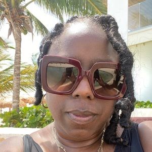 Meet your Posher, Rebecca